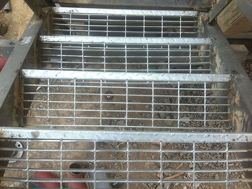 鋼梯踏步板圖片1